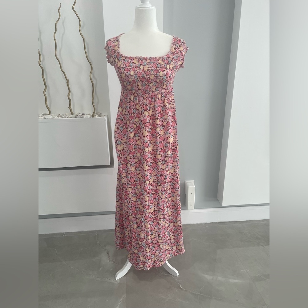 Elegant Floral Maxi Dress in Pink